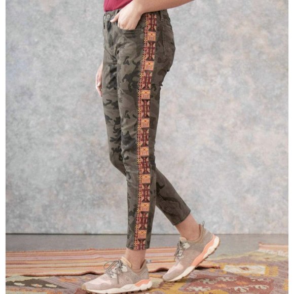 Driftwood Jackie Jeans Size 25 Camo Green-Brown Skinny with Orange Aztec Stripe - Picture 1 of 10
